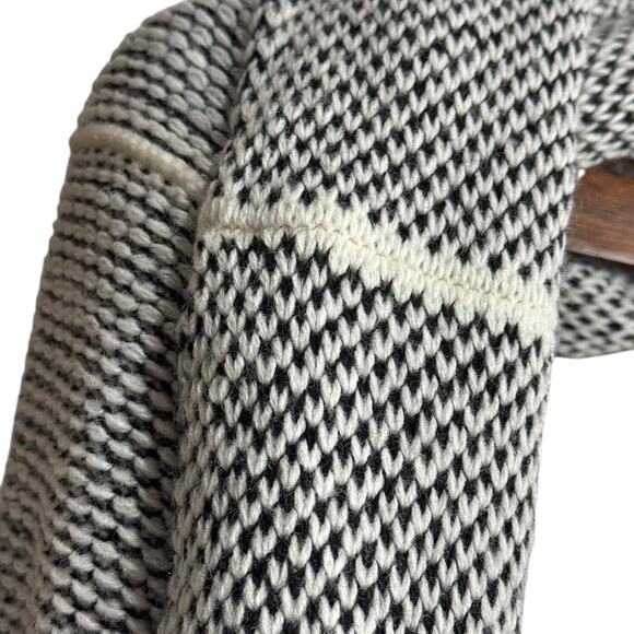 Women's Designer H&M Black & White Infinity Scarf - One Size - Picture 6 of 6